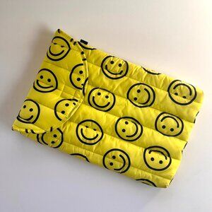 BAGGU Padded Smiley Face Laptop Sleeve